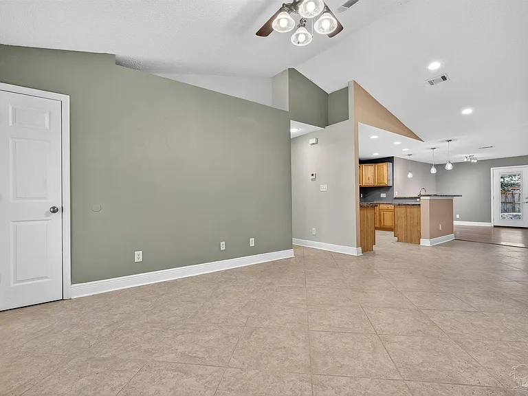 7117 Dale St — Photo 9