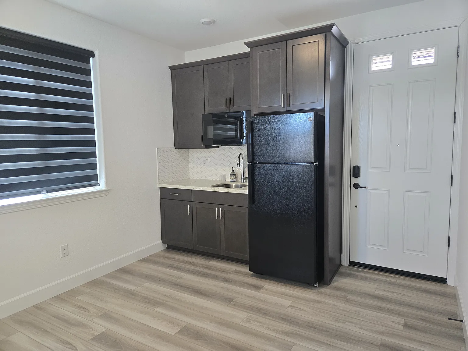 1 bed, 400 sqft, $1,600 — Photo 1