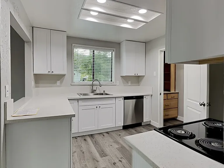 2818 Alhambra Dr — Photo 8