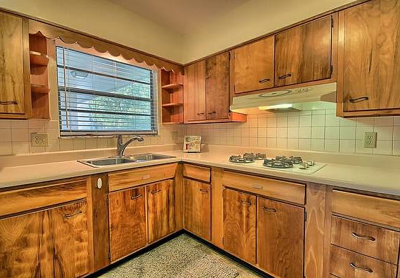 3rd image of 1517 Walkath Dr
