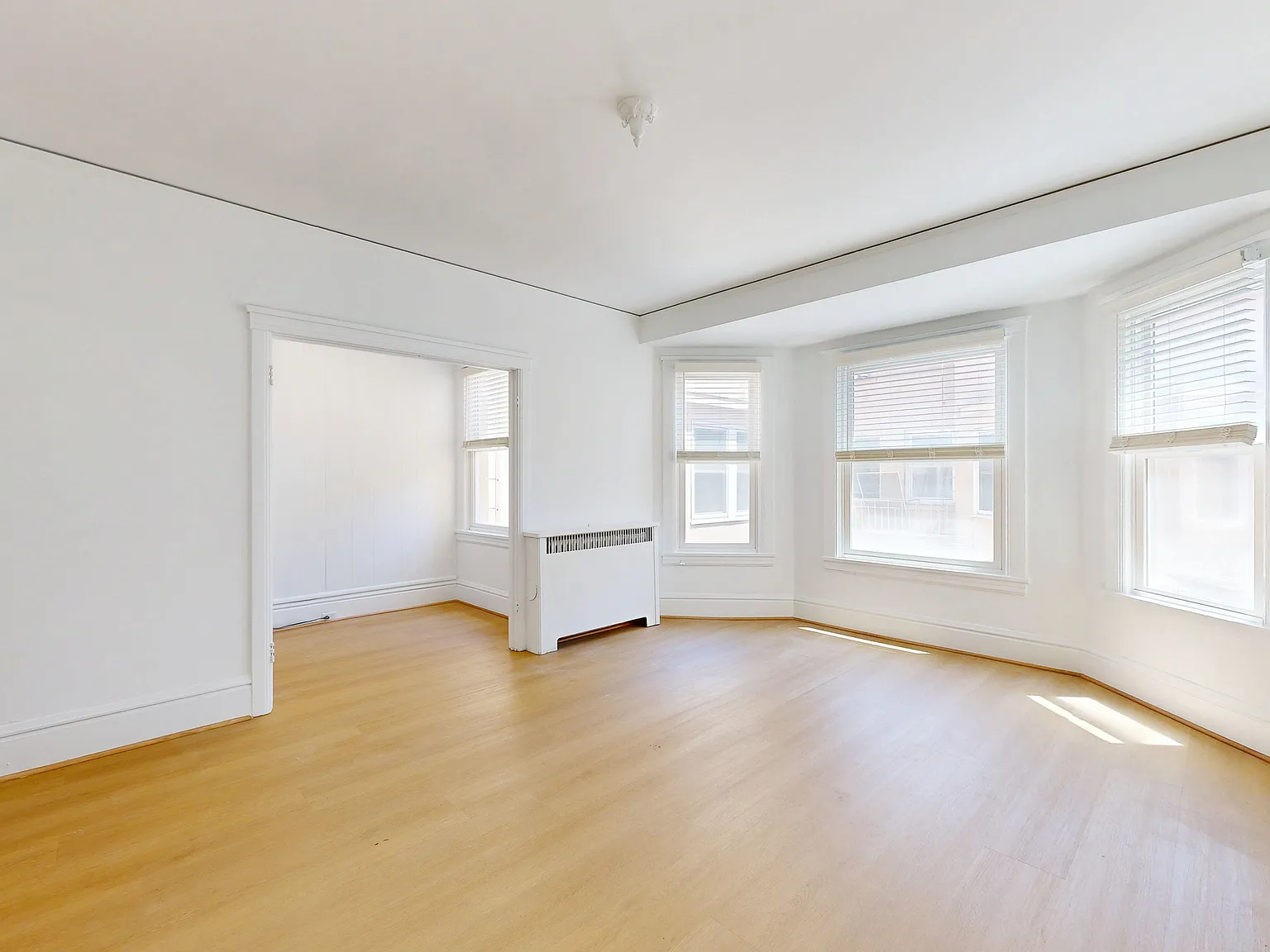 Top-Floor Studio with City Convenience Pet Friendly — Photo 1