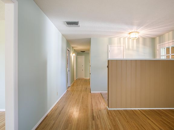 4th image of 7109 Gladden Ave NE