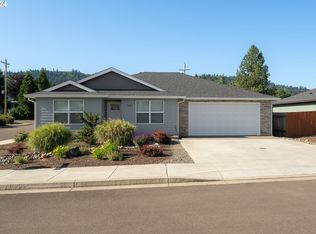 715 SE Lanola St, Winston, OR 97496