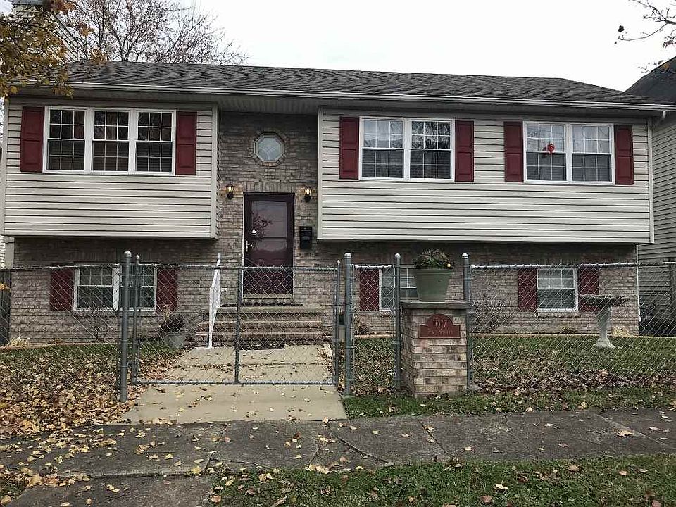1st image of 1017 Pine St