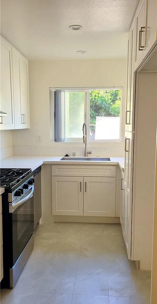 3 bed, 1200 sqft, $3,700 — Photo 1