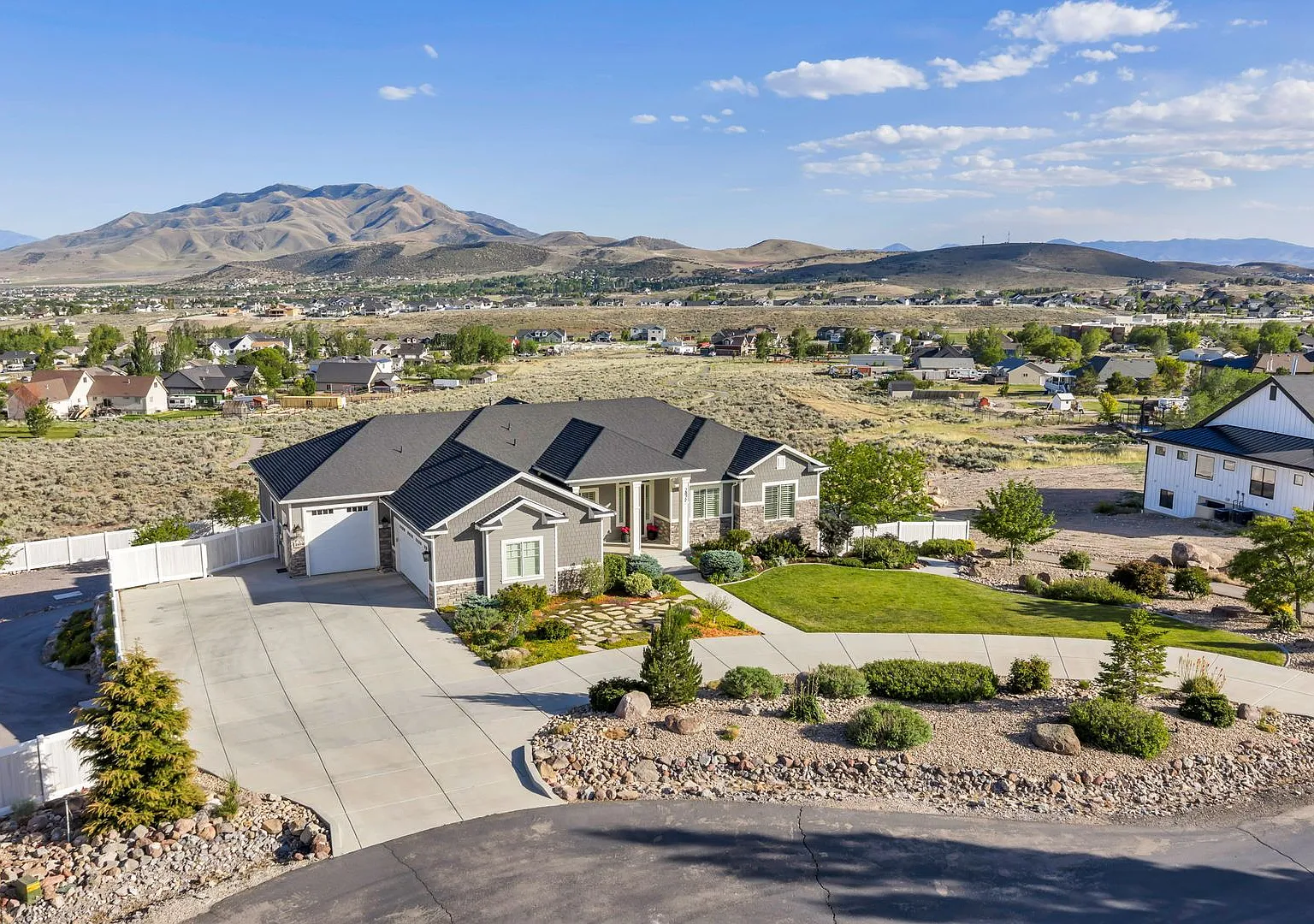 Gorgeous Eagle Mountain Home — Photo 4