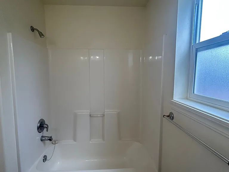 465 Taft — Photo 22