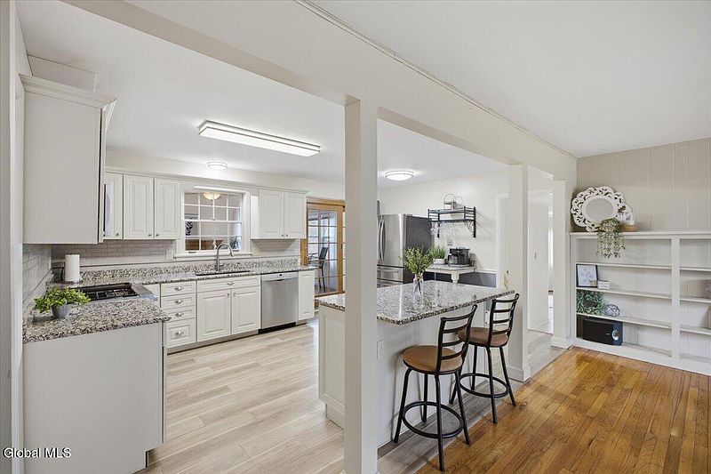 5th image of 16 Hearthside Drive