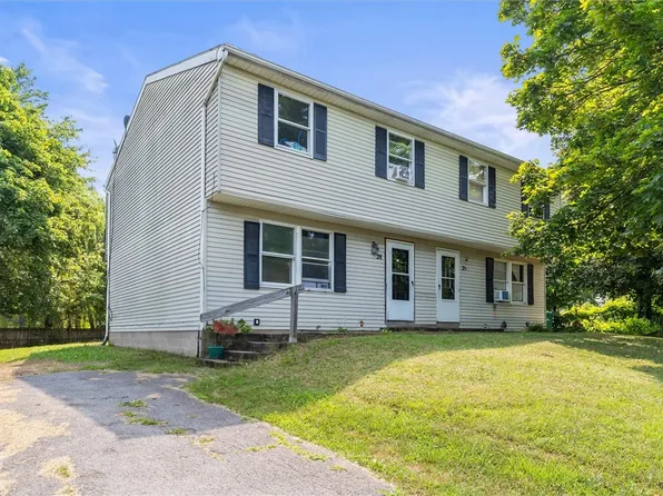 26-28 Coachlight Cir, Farmington, NY 14425