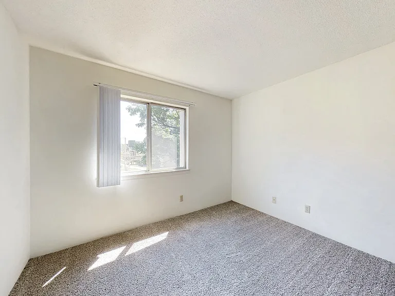 Sherwood Glen — Photo 82