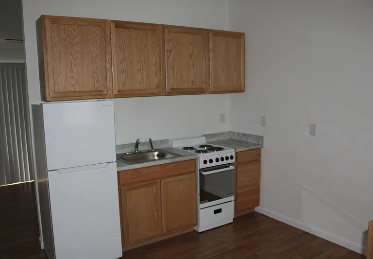 1071 White Ave — Photo 1