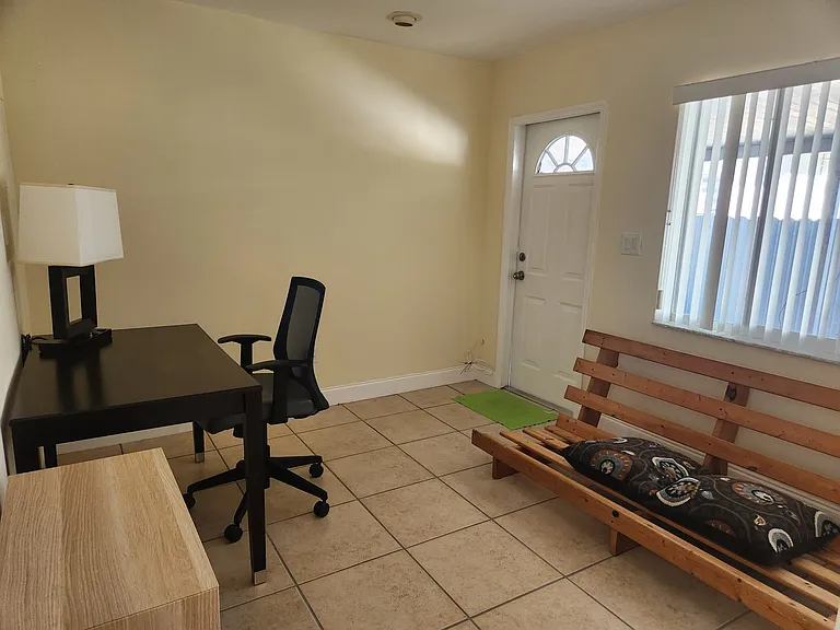 2310 Dewey St — Photo 8