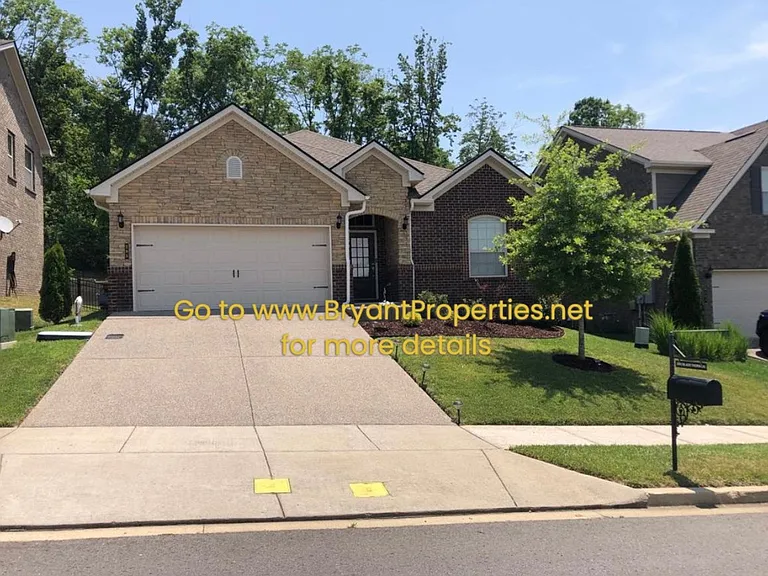 285 Blackthorn Ln — Photo 1