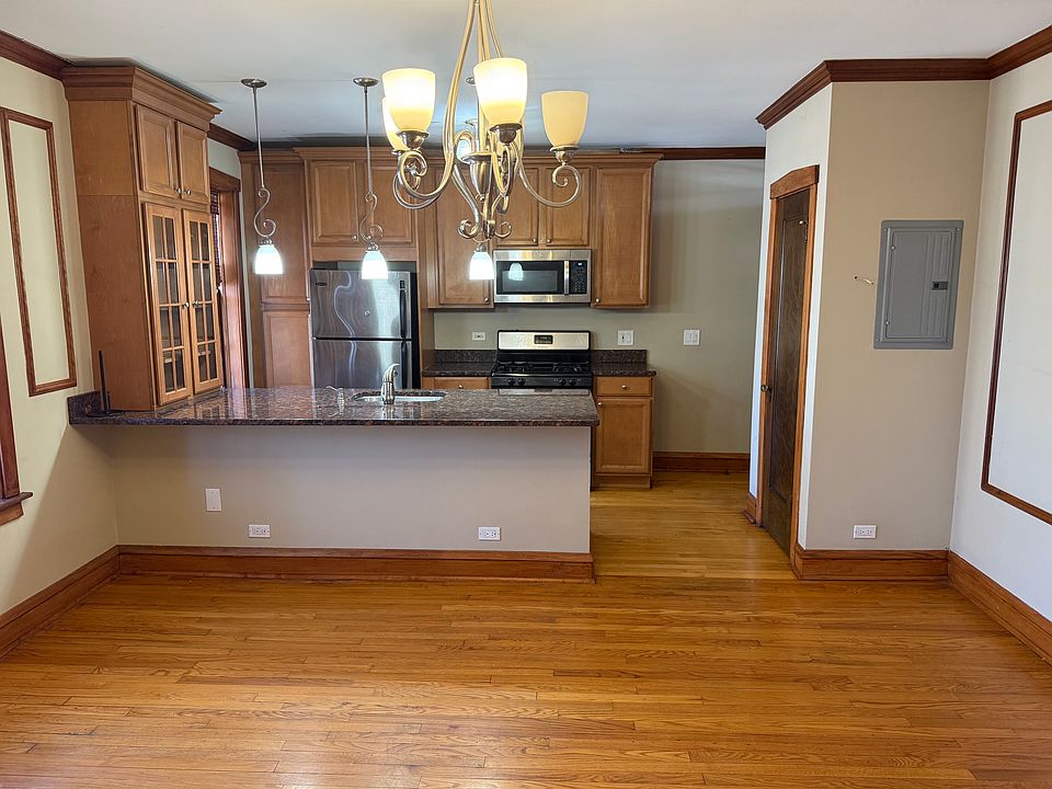 1st image of 1711 W Belle Plaine Ave #3A