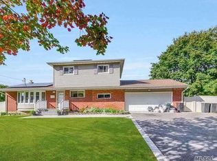 20 Amboy Rd, Oakdale, NY 11769