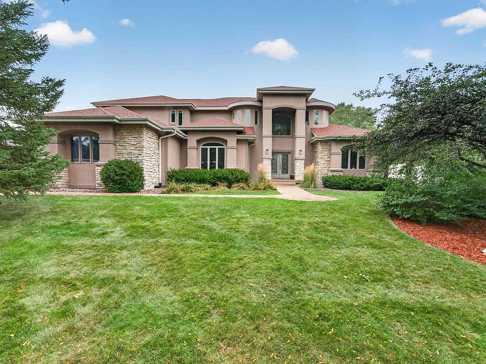 1st image of 9526 Blue Heron Dr