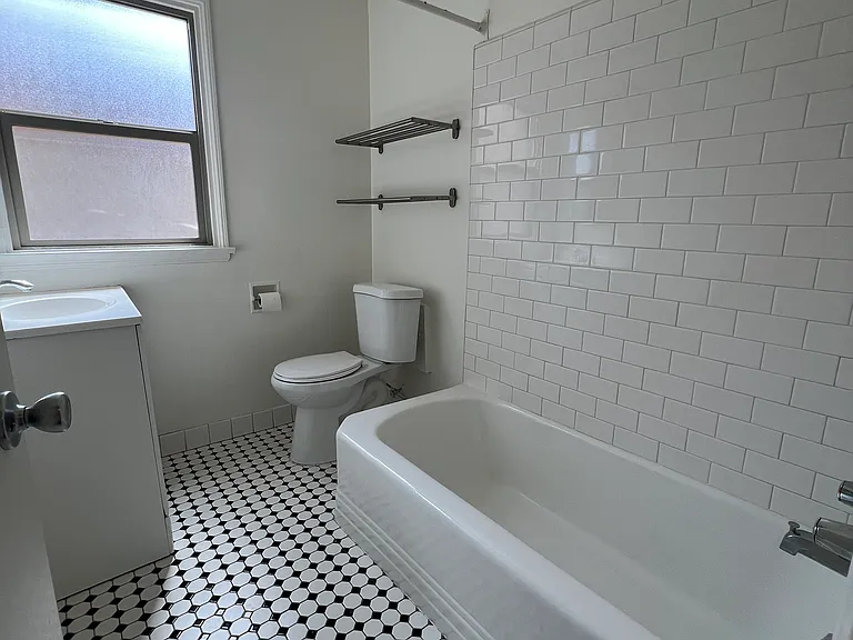 722 E Carson St #4 — Photo 10