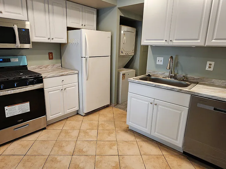 2069 Royal Fern Ct #11B — Photo 3