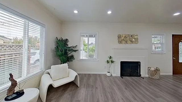 4 bed, 1573 sqft, $4,990 — Photo 3