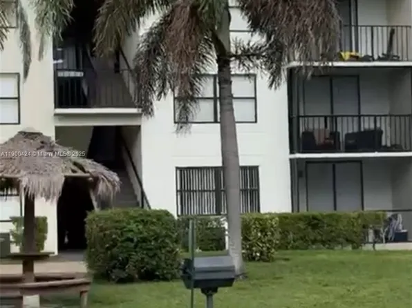 714 Executive Center Dr APT 25, West Palm Beach, FL 33401