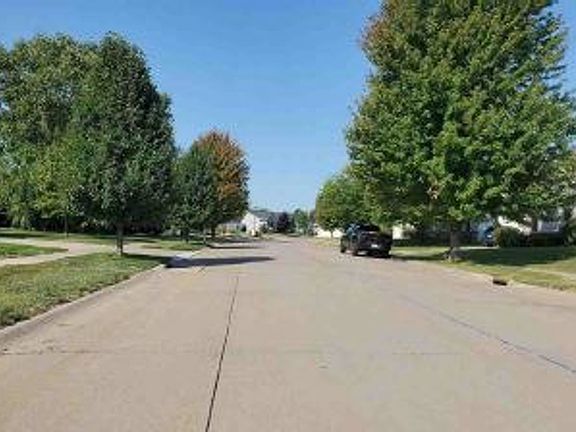 Exterior Neighborhood (street photo)