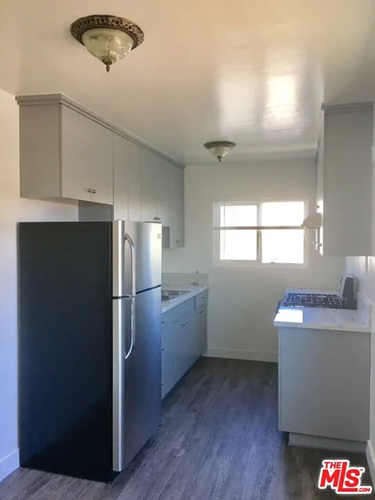 2 bed, 1.0 bath, 725 sqft, $2,800 — Photo 2