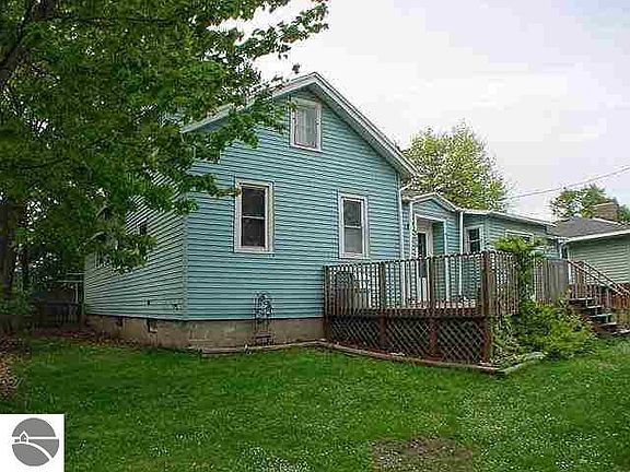 2nd image of 389 4th St