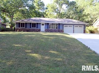 717 W Ravinwoods Rd, Peoria, IL 61615