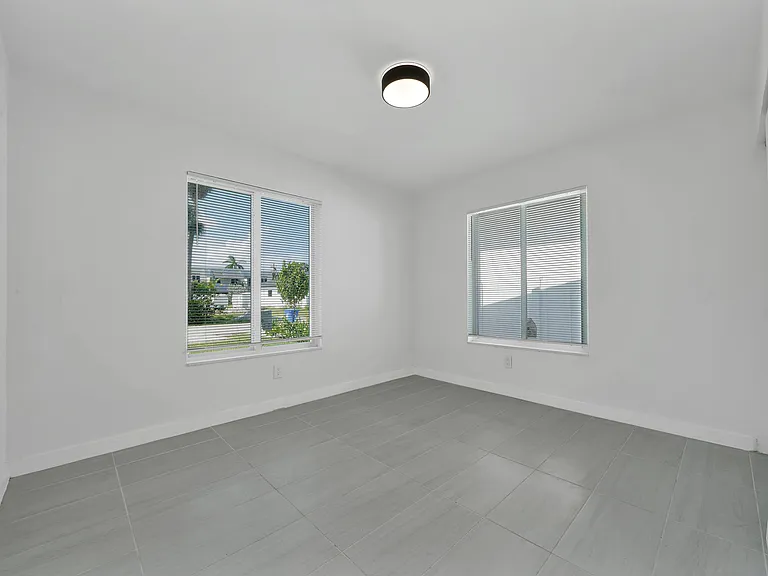 1108 NE 16th St — Photo 18