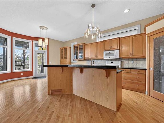 5th image of 214 N Kincora Hts NW
