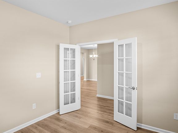 4th image of 828 Big Cedar Dr.