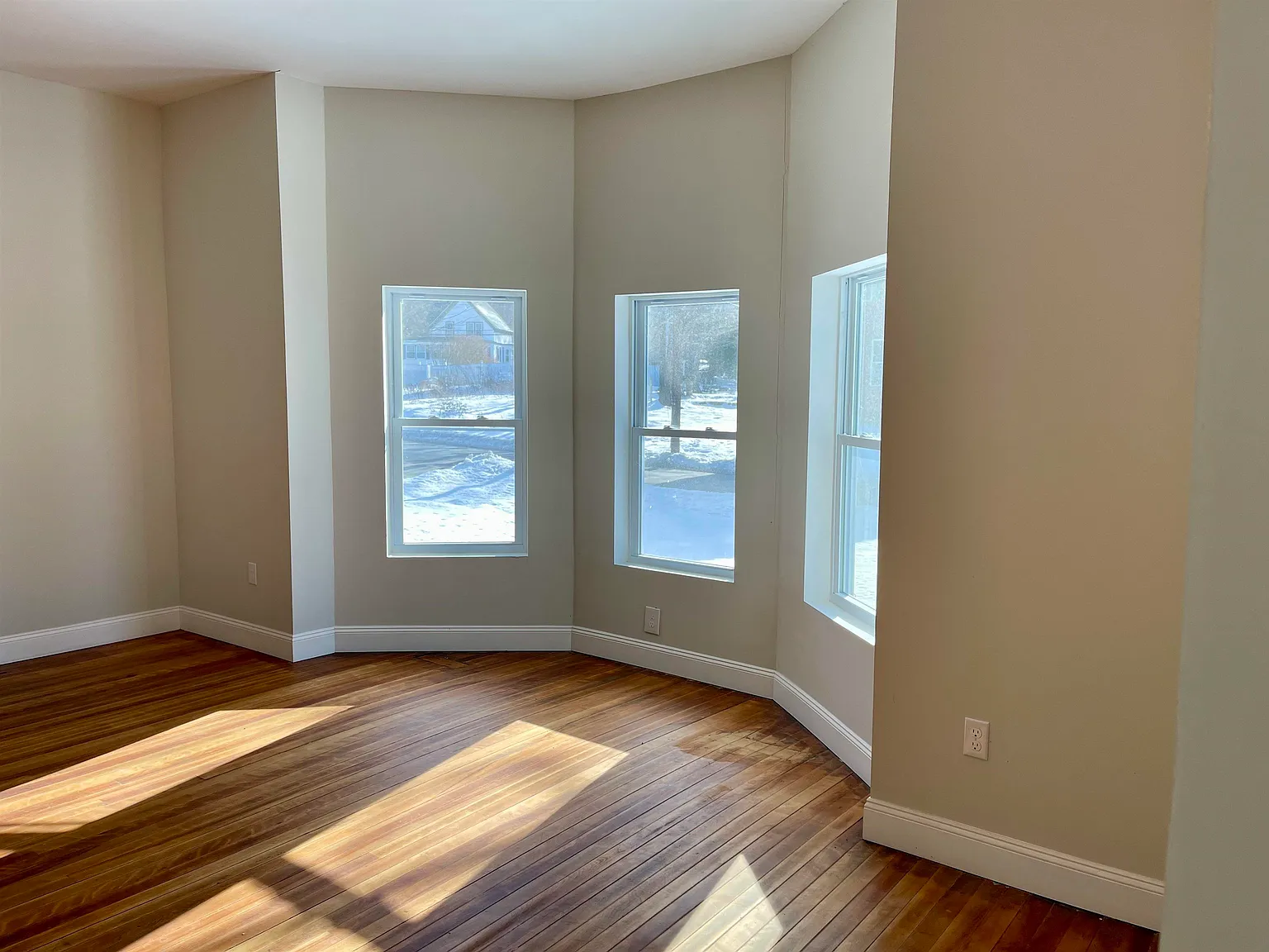 3 bed, 1.5 bath, 2140 sqft, $2,200 — Photo 2