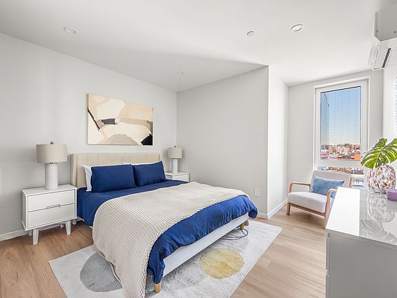 3rd image of 13277 Metropolitan Ave #7E