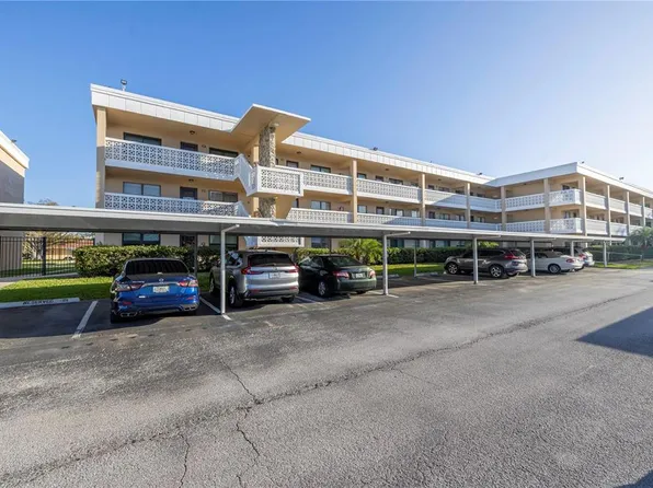 4920 Locust St NE APT 204, Saint Petersburg, FL 33703