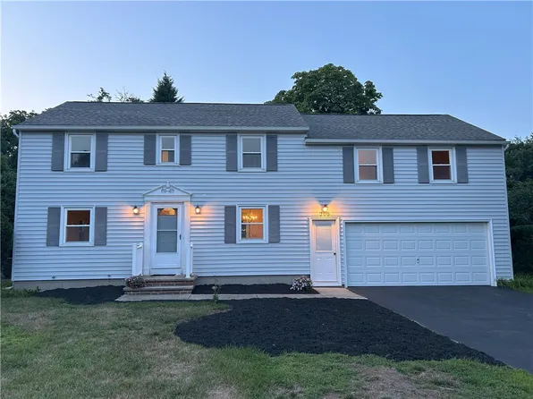 200 Colonial Dr, Webster, NY 14580