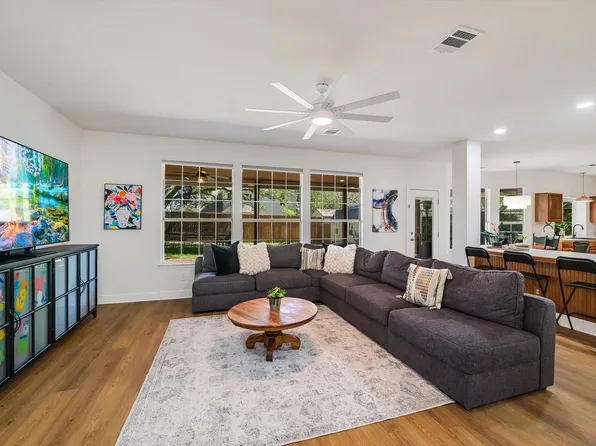 806 Mountain View Dr, Pflugerville, TX 78660