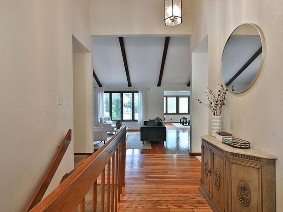 5th image of 50 Walcreek Dr W
