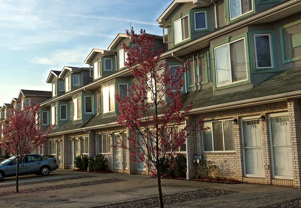 Seaview Apartments — Photo 1