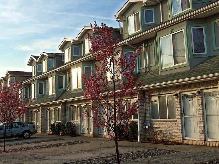 Seaview Apartments — Photo 1