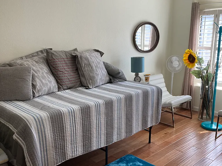 2ndary bedroom - day bed #2
