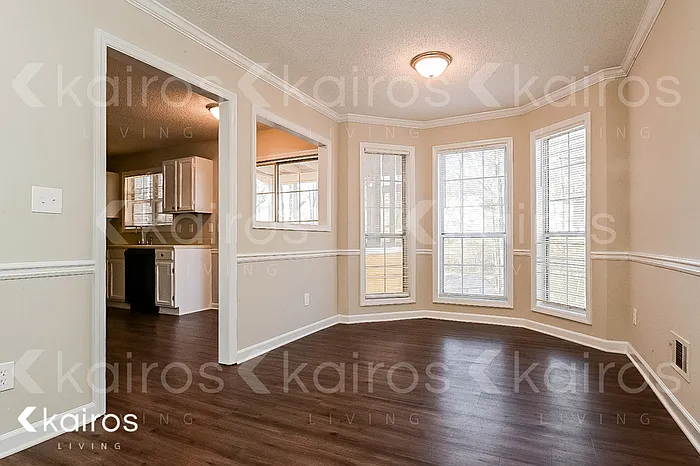 835 Ashley Ln — Photo 3