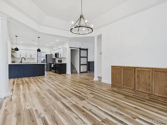 3rd image of 224 Sweet Valley Cir