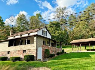 275 Robinson St, Robinson, PA 15949