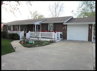 1417 Melrose Ln, Macon, MO 63552