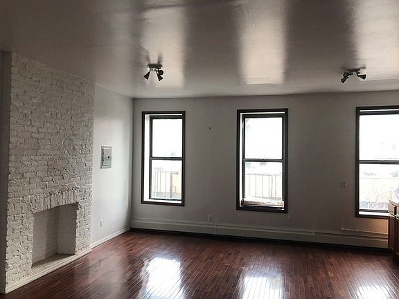 3rd image of 121 Essex St APT 2
