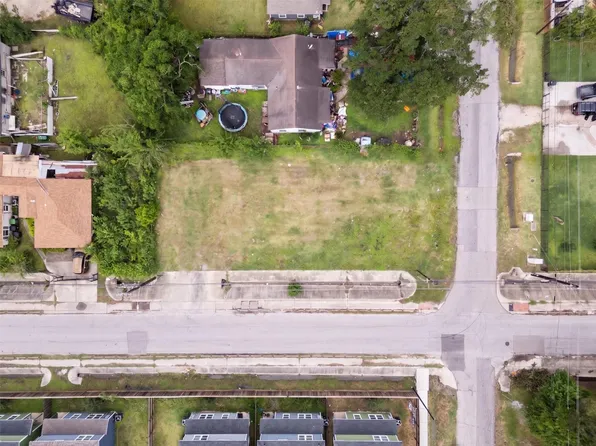 8170 Homewood Ln, Houston, TX 77028