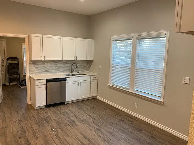 821 W Day St — Photo 6