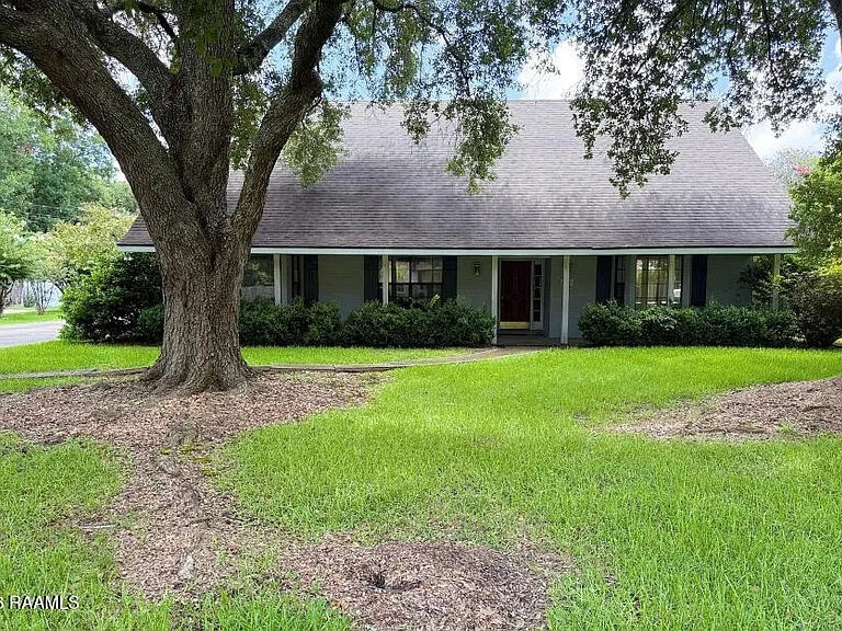 204 Carolyn Dr — Photo 2