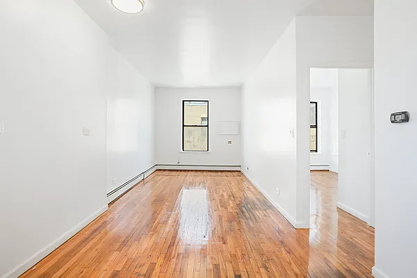 Rented by Safdie Realty Group | media 2