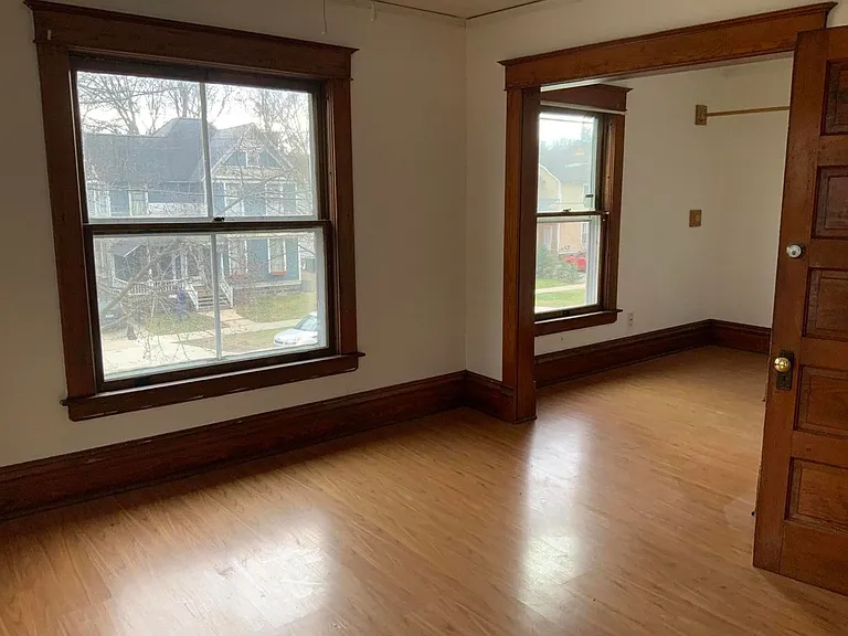 708 W Walnut St #2 — Photo 3
